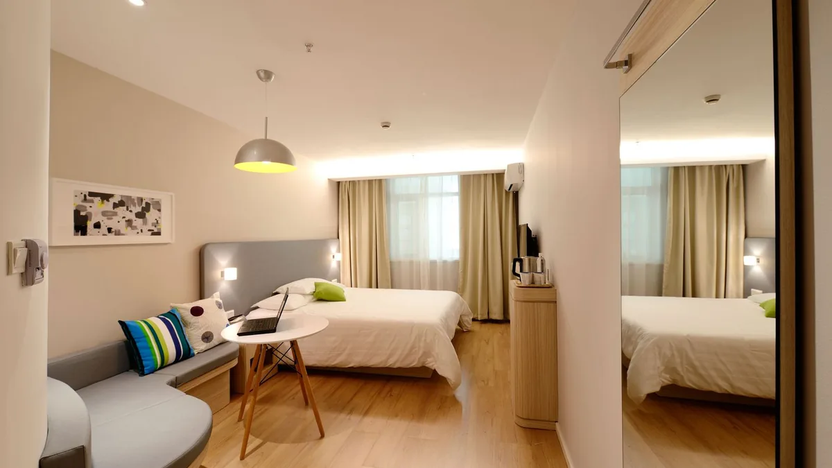 Why Green Palace Hotel is the Best Hotel in Gahkuch